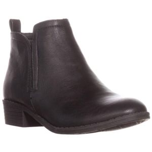 NIB American Rag Cadee black smooth bootie, 9 Wide